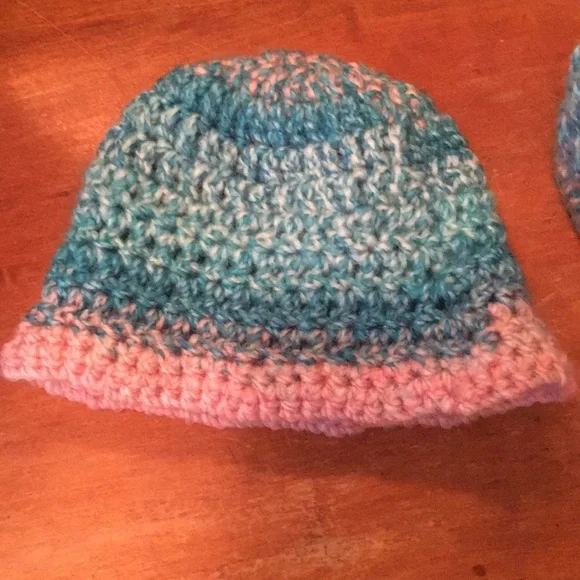 🌺 Baby hat & booties hand crocheted pink and blue - Picture 4 of 8